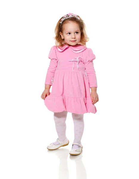 穿上白色隔离的粉红色衣服的小女孩 — 图库照片