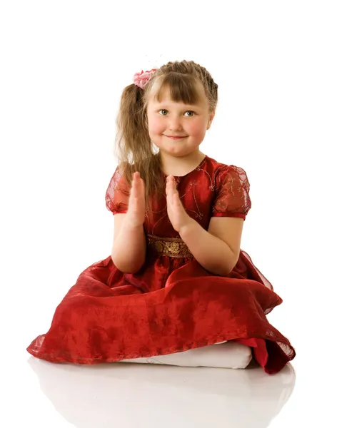 Μικρό Κορίτσι Συνεδρίαση Clupping Χέρια Που Απομονώνονται Λευκό — Φωτογραφία Αρχείου