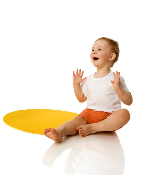 Chlapec Hraje Sedí Podlaze Izolovaných Bílém — Stock fotografie
