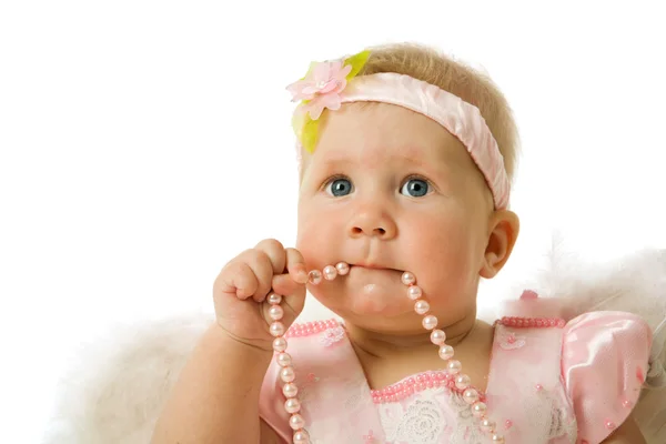 Entzückendes Baby Mädchen Spielt Mit Perlen Isoliert Auf Weiß — Stockfoto