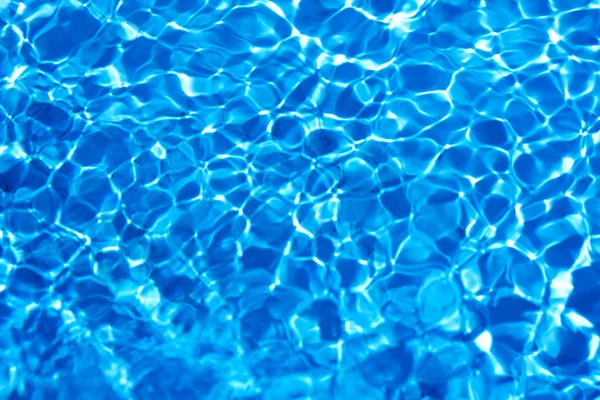 Διαφανή Μπλε Νερό Αντανακλάσεις Του Φωτός Του Ήλιου — Φωτογραφία Αρχείου