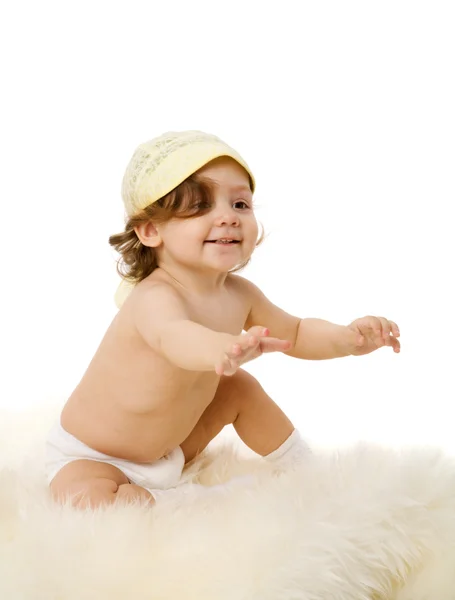 Şapka Oturma Üzerine Beyaz Izole Giyen Kız Bebek — Stok fotoğraf