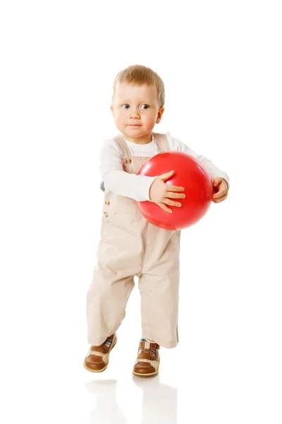 Kleiner Junge Spielt Mit Ball Isoliert Auf Weiß — Stockfoto