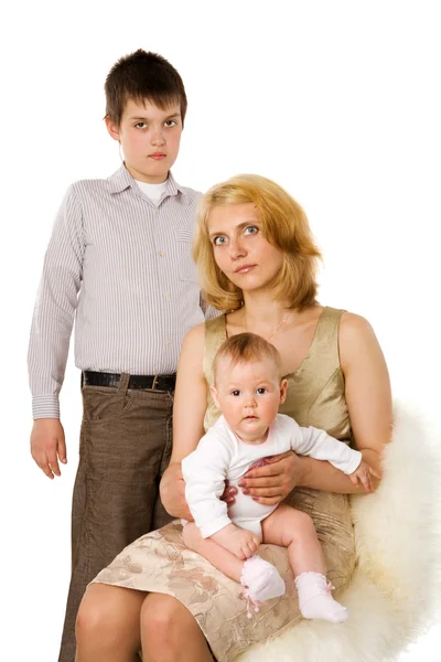 Familienporträt Von Mutter Und Zwei Kindern Isoliert Auf Weiß — Stockfoto