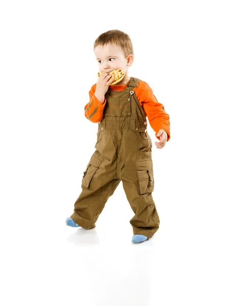 Dwuletni Chłopiec Jeść Chodzić Białym Tle — Zdjęcie stockowe