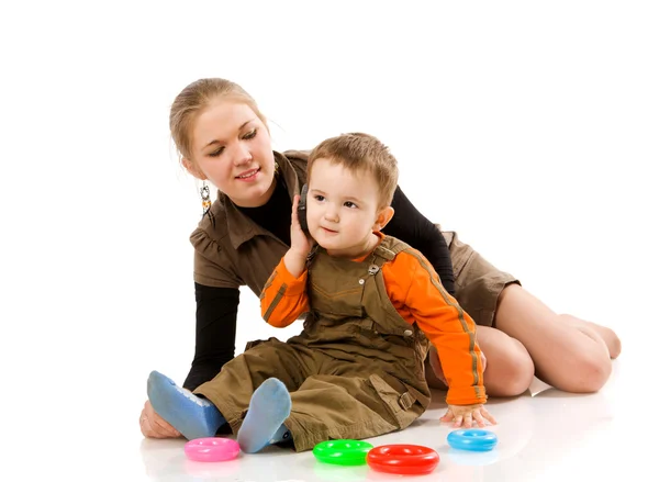 Moeder Zoon Samenspelen Geïsoleerd Wit — Stockfoto