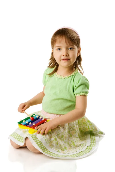 Flicka som leker på xylofon — Stockfoto