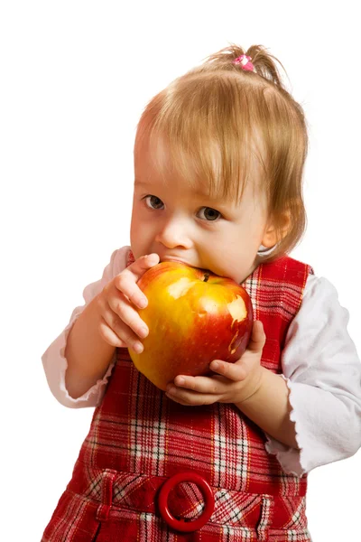 Fille mangeant pomme — Photo
