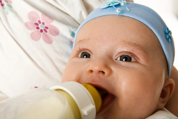 Bebé comiendo —  Fotos de Stock