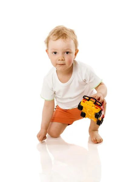 Мальчик держит игрушку — стоковое фото