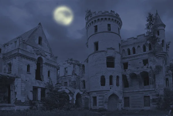 Gamla gotiska manor — Stockfoto