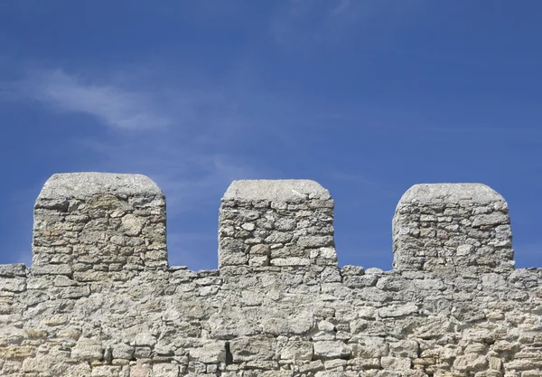 Attykami stare mury twierdzy — Zdjęcie stockowe