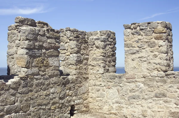 Merloner av en gammal fästningstorn — Stockfoto