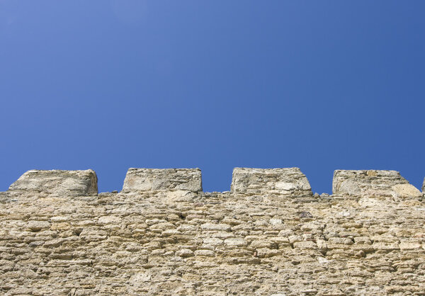 Мерлоны старой крепостной стены
