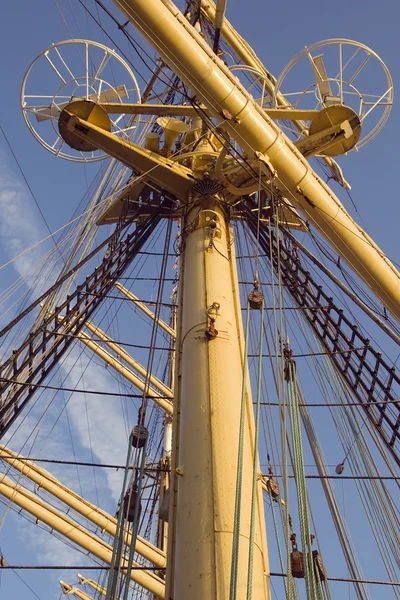 Mast of a tall ship — Stock Photo, Image