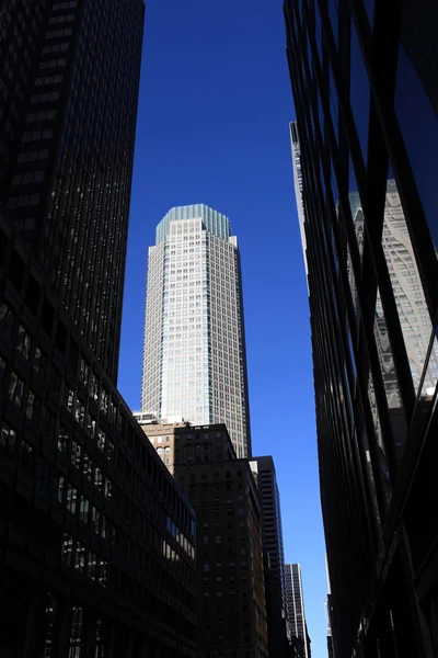 Bílá budova na Manhattanu — Stock fotografie