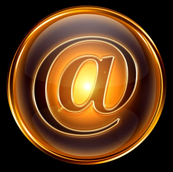 Icono de correo electrónico oro, aislado sobre fondo negro — Foto de Stock