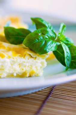 bir dilim peynir pasta.