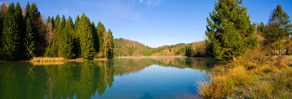 Panoramik göl — Stok fotoğraf