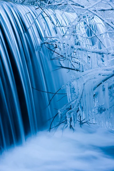 Cascada de invierno —  Fotos de Stock