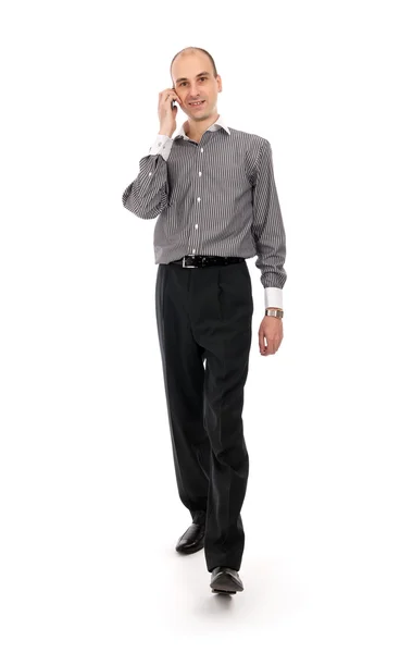 Feliz hombre de negocios hablando por teléfono móvil mientras camina —  Fotos de Stock