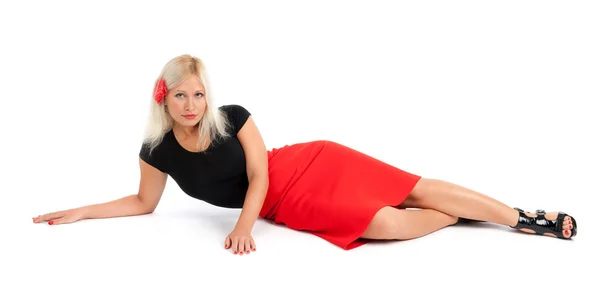 Mooie vrouw liggend op de vloer — Stockfoto