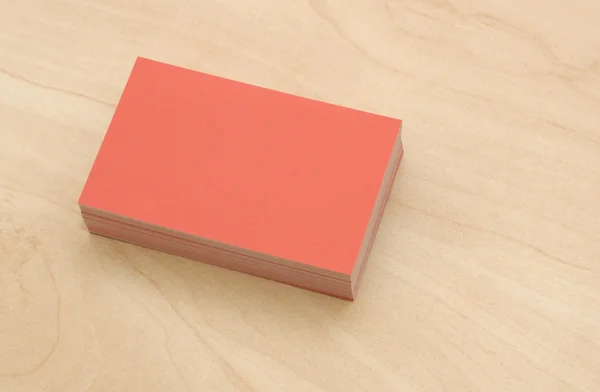 木製のテーブル、ビジネス カードのブロック — ストック写真