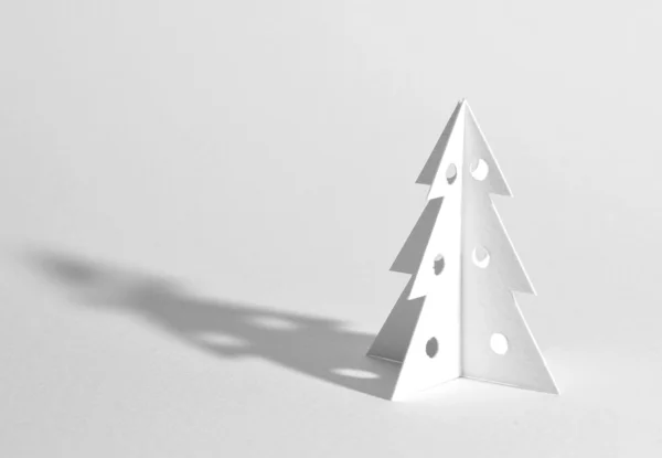 被白色隔离的圣诞树 — 图库照片