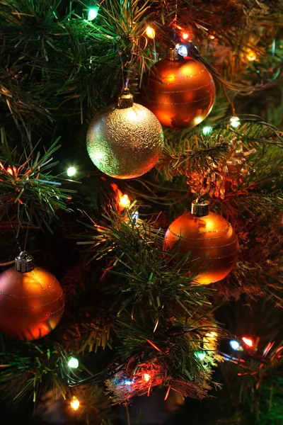 Albero di Natale con palle — Foto Stock