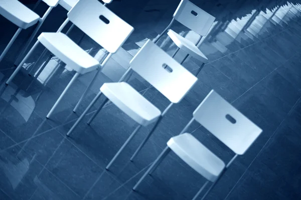 Puste krzesła w hali — Zdjęcie stockowe