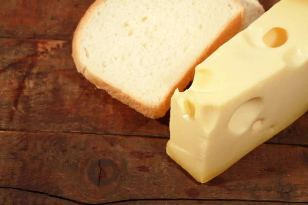 奶酪和面包 — 图库照片