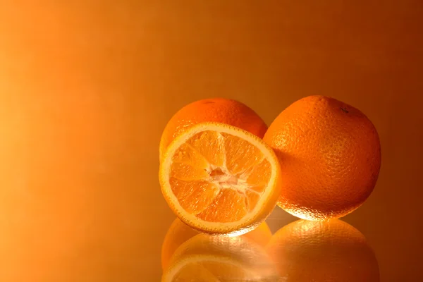 3 個のオレンジ — ストック写真