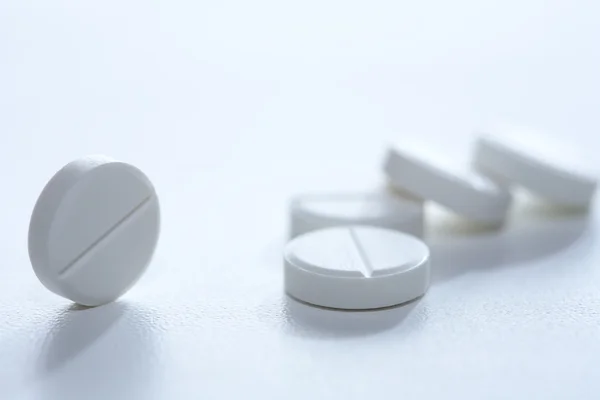 Pillole sul bianco — Foto Stock