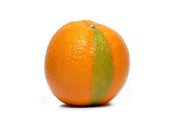 Orange Gemischt Mit Limette Oder Zitrone Isoliert Auf Weißem Hintergrund — Stockfoto