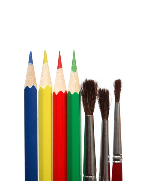 Boya fırçaları ve renkli kalemler — Stok fotoğraf