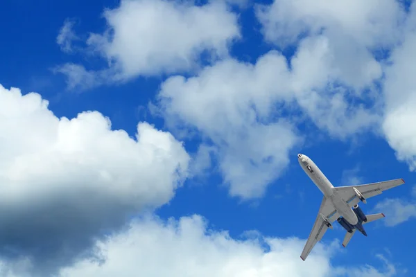 Letadlo v nebi — Stock fotografie