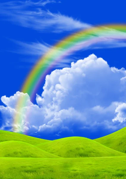 Campo verde y arco iris — Foto de Stock