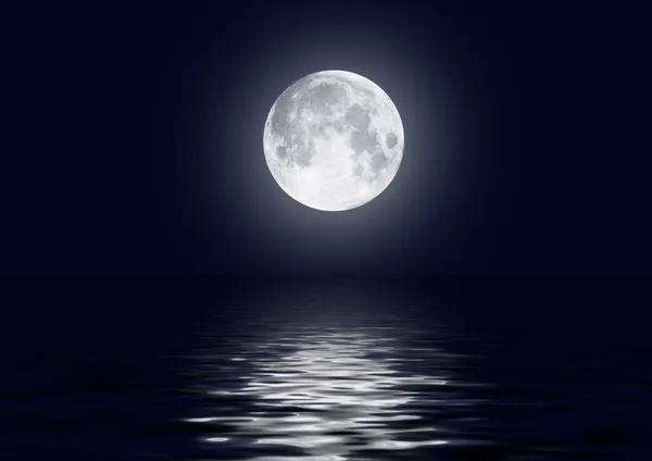 Imagen de luna llena con agua — Foto de Stock