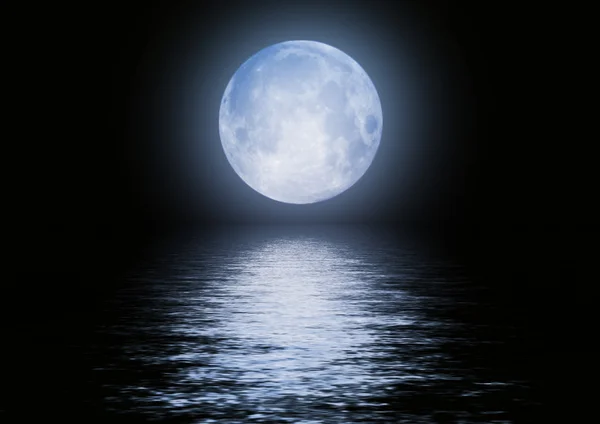 Volle maan afbeelding met water — Stockfoto