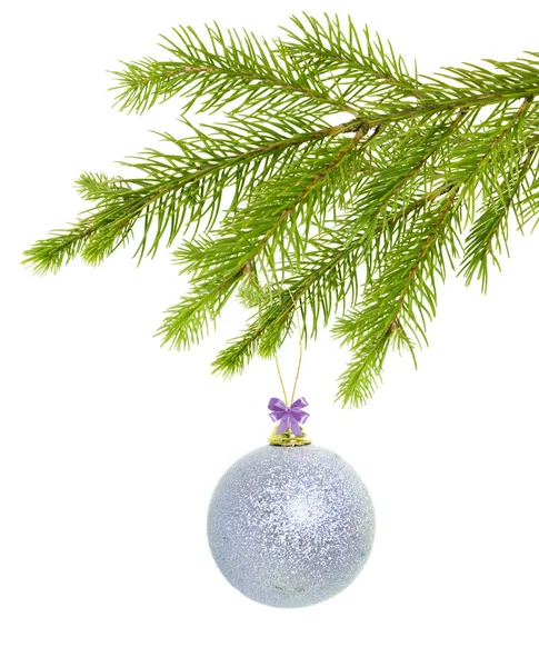 Vánoční míč na bílém pozadí — Stock fotografie