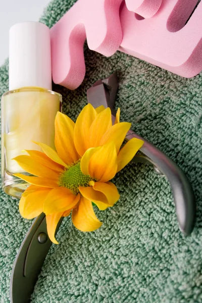 Pedicure beauty set and flower — Stock Photo, Image