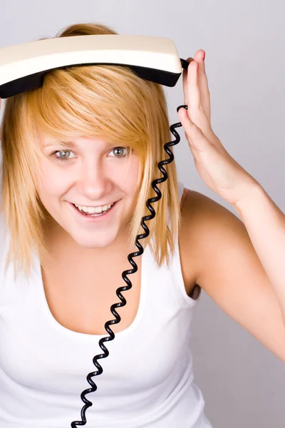 Blond kvinna med retro telefon — Stockfoto