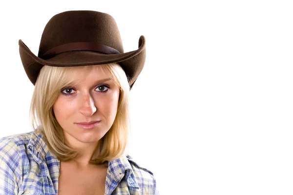 Красивая западная женщина в ковбойской рубашке и шляпе — стоковое фото