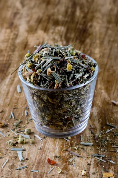 Трав'яний чай у склянці — стокове фото