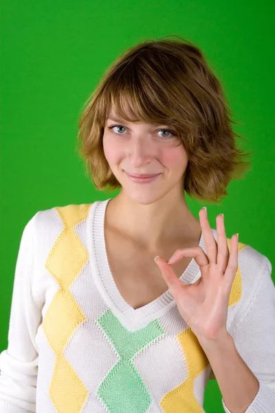 Mujer mostrando gesto ok — Foto de Stock