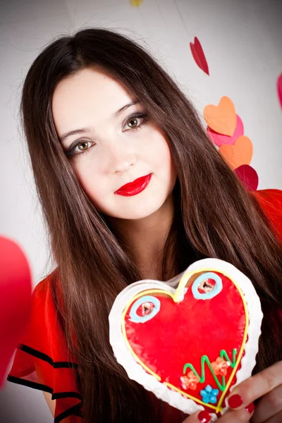 Portrét Atraktivní Ženy Cookie Srdce Den Svatého Valentýna Mladá Žena — Stock fotografie