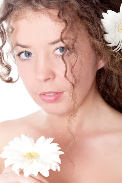 Jovem mulher bonita com flor — Fotografia de Stock