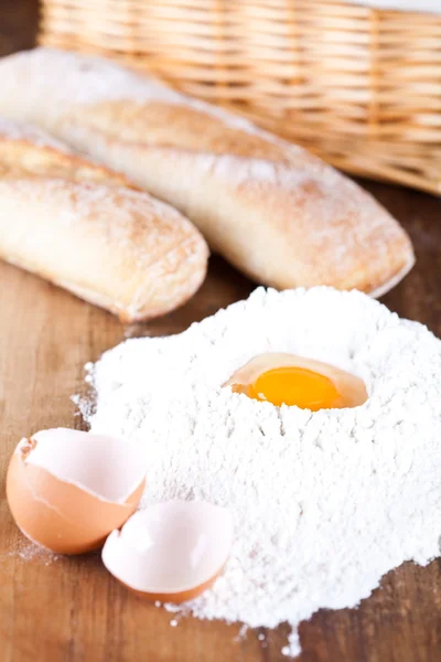 Brood, eieren en meel — Stockfoto