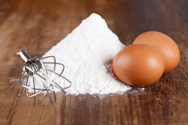 Eieren, meel en Garde — Stockfoto