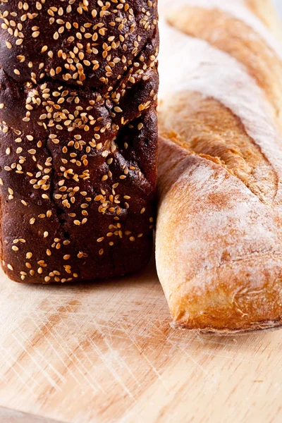 Свіжий хліб і багет — стокове фото
